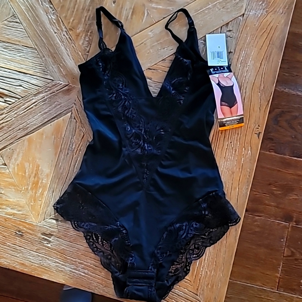 New FIT light control bodysuit shaper, small